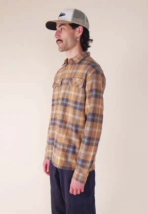 PatagoniaOrganic Fjord Flannel Shirt - Mojave Khaki - Image 3